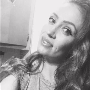 Meet your Posher, Kayla